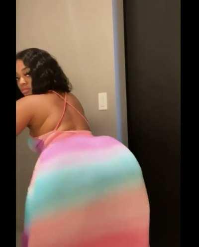 Twerking in tight dress with bonus ass clap