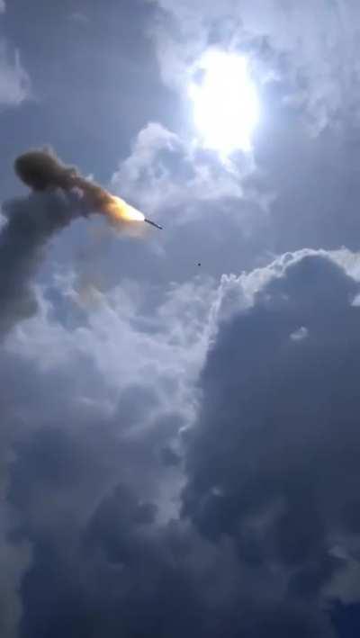 How a 5 million dollar missile redirects itself