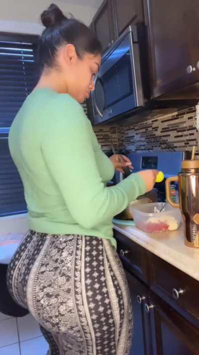 Could u let her cook for u ?🍑