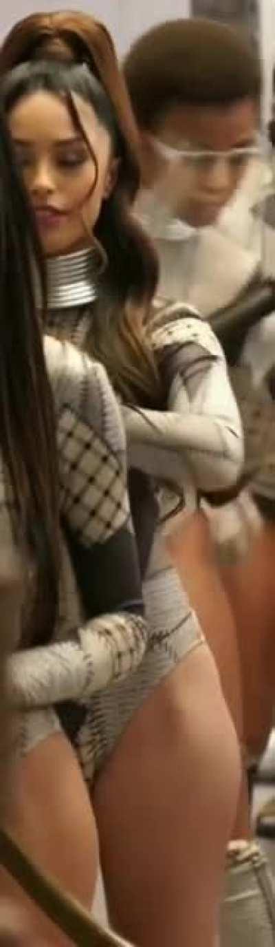 Rae in Bella's music video