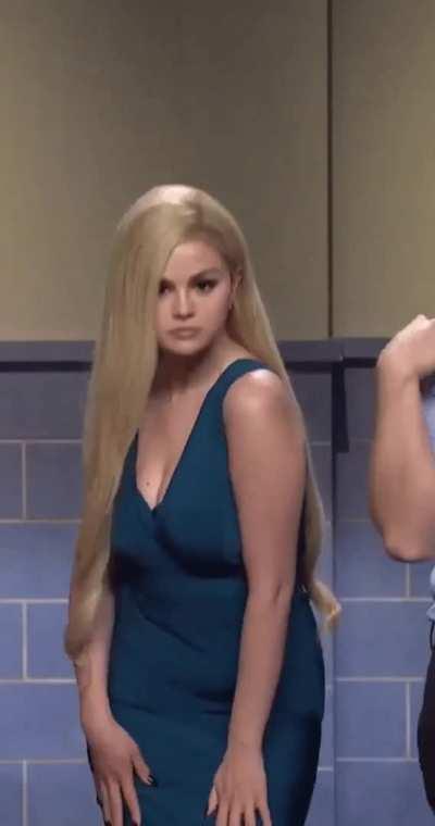 Selena on SNL - May 2022