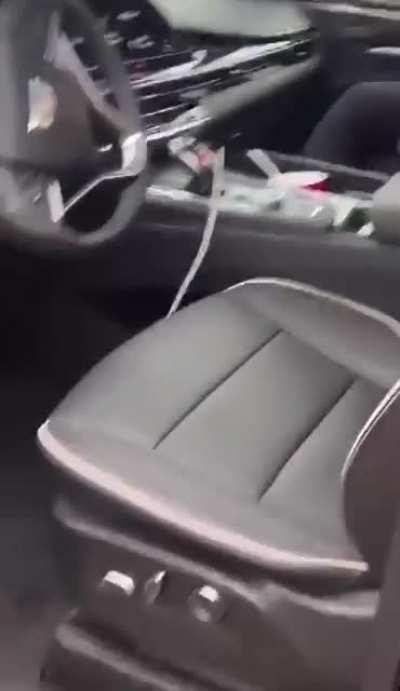 Americans ripping off Lebanese car buyer with unexpected noise.