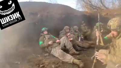 Intense footage of Ukrainian soldiers storming Russian trenches
