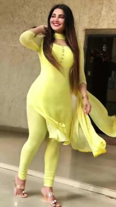 Khushi Gadhvi glimpses 🔥