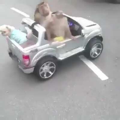 Jahrein Mete'yi evine bırakıyor