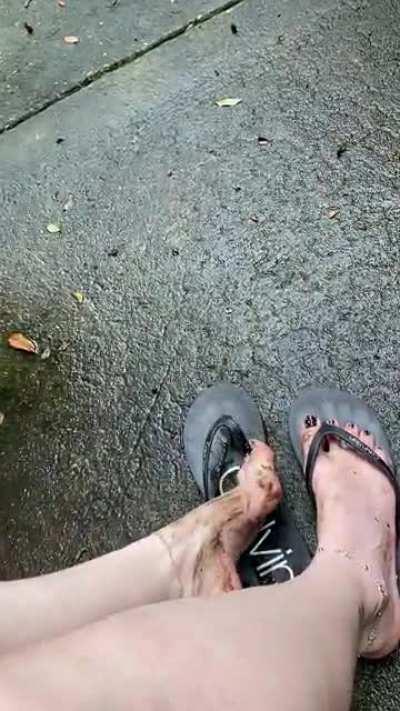 Dirty feet and flip flops anyone ?