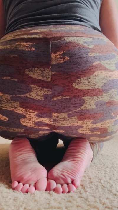 I know you love the sound of my amazing 52yr old bubbly farts. 💨 I bet you wish you could feel them on your face and smell them for realz!