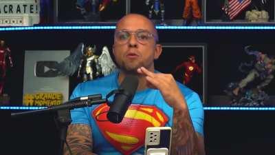 Eu já estou começando a achar que esses nerdolas tão fazendo um personagem. Isso não pode ser real.