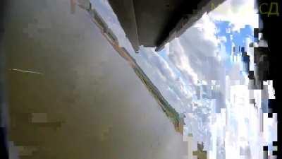 5 Minutes of HD footage of a low-level flight by a Ukrainian SU-25 crew including an attack with unguided rockets and the firing of flares (at 4:09)