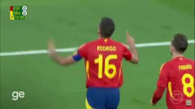 Alguém notou esse detalhe ABSURDO no pênalti do Vini?