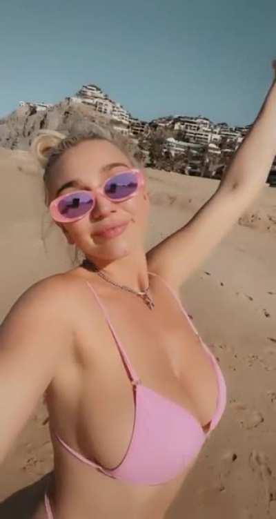 Pulling those tiddies out