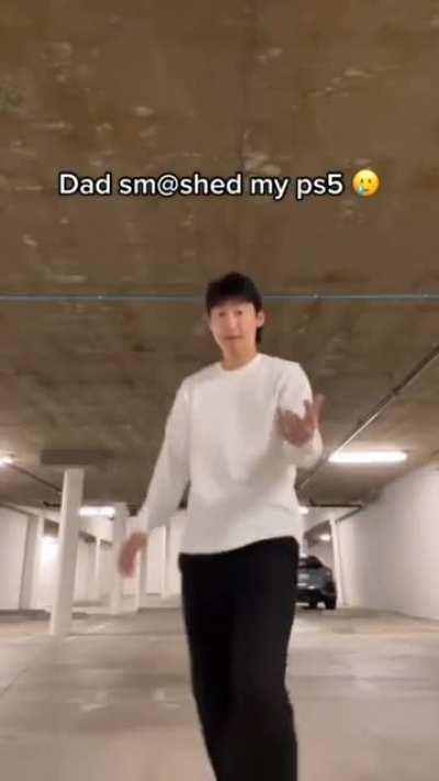 Teaching his daughter a good lesson 🗿👀