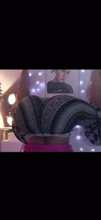 Wall twerk like for more