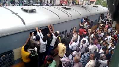 I am from outside Mumbai and I wanted to ask local people, like is this the norm? Is that how majority travel in Mumbai daily? I don't want to be insulting but I am genuinely curious because I may have to shift to Mumbai due to work reasons.