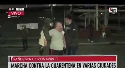Imaginen qué hubiera pasado si alguien iba a una de las marchas K durante el kirchnerismo con una remera de Cambiemos. Ahora piensen para qué sirve tener 
