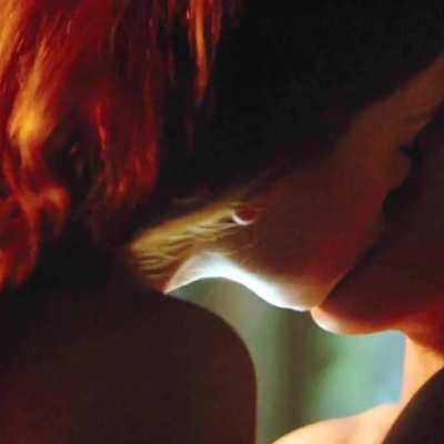 Daisy Ridley make out scenes in Ophelia 