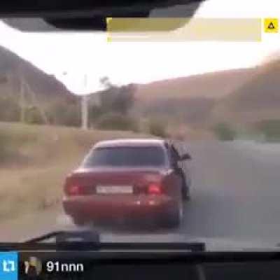 Ничего необычного, люди без национальности крадут барана у людей без национальности.