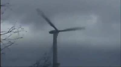 (2012/08/31) Windmill destroys itself