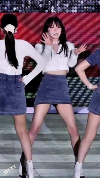 Red Velvet - Irene grinding and swaying her hips