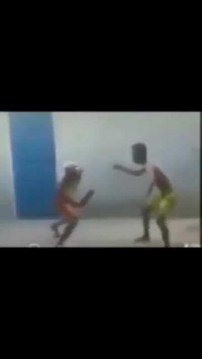 Nooo dos jugadores de Free Fire peleando😭😭😭😭😭