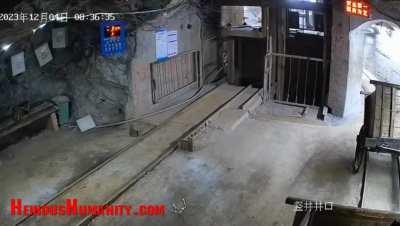 Coal mine lift malfunctions throwing worker down shaft 