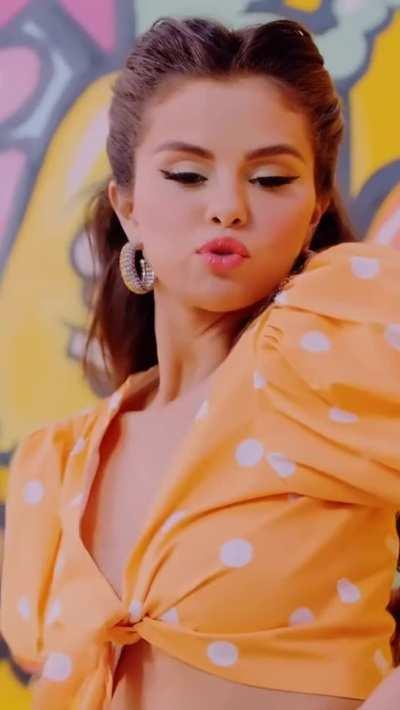 Selena Gomez is fine as fuck