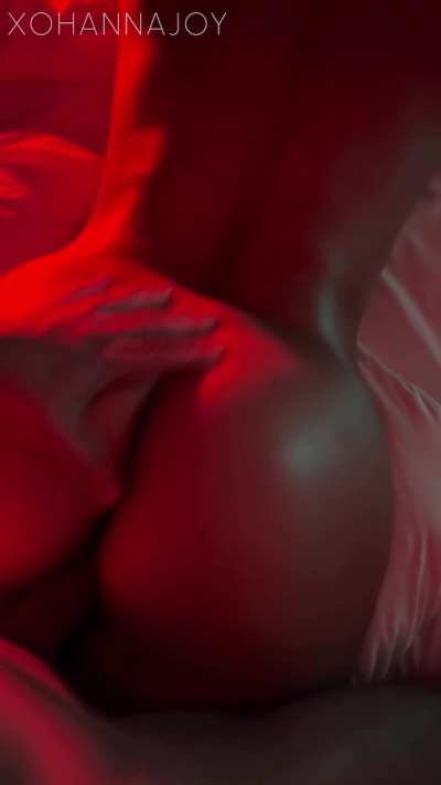 Making her ass cheeks clap