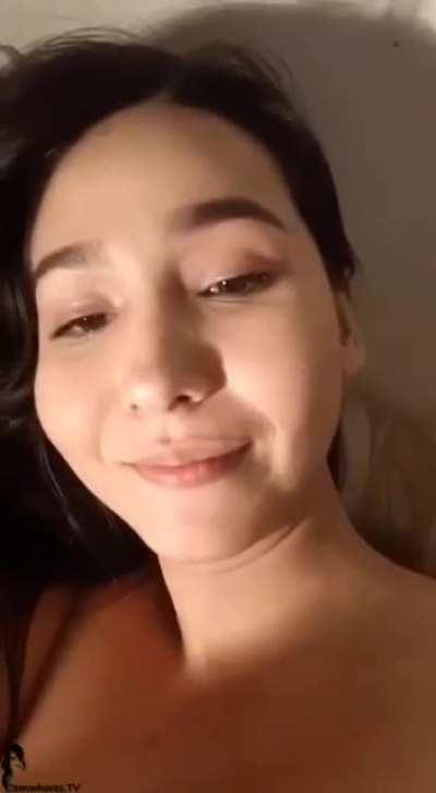 Alguien sabe quién es ella?