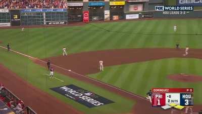 [Highlight] [Highlight] Christian Vazquez with a 2-out RBI to put the Astros up 4-1 in game 6 of the World Series!