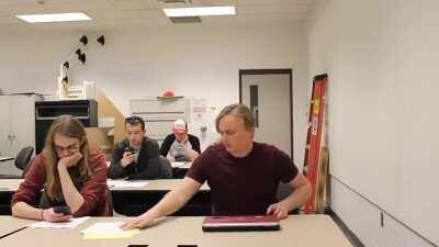 Acho que ele esqueceu de sair do site 7w7