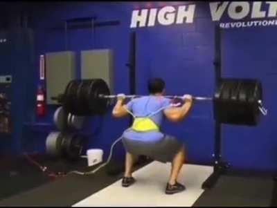 Guy electrocutes himself to get a new squat PR