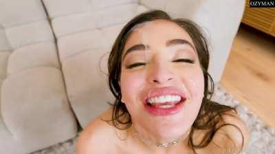 Smiling girl👅 Cumshot Facial 💦