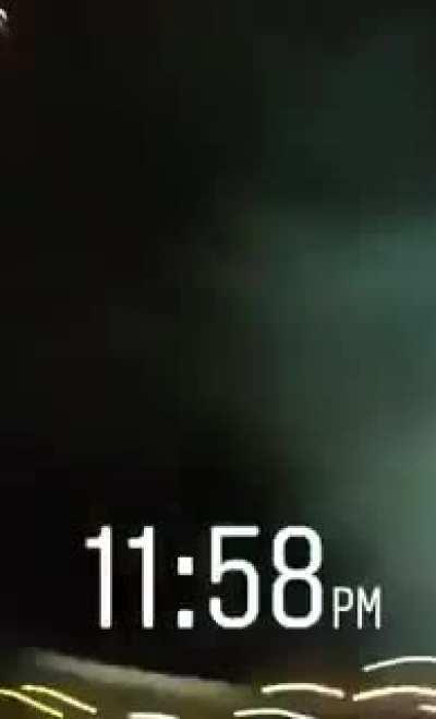 eu quero saber quem foi o fela da puta que soltou os fogos faltando um minutos pra transação da terra ser concluída 👊😡👊