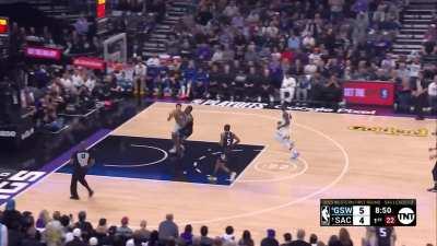 [Highlight] Fox picks Klay’s pocket and Barnes throws it down on Klay