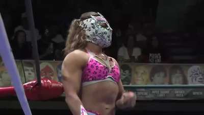 La Catalina takes a double team wishbone