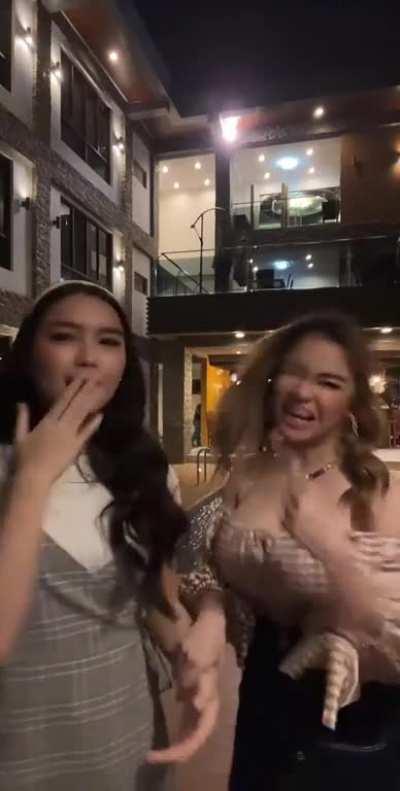 Francine Diaz & Xyriel Manabat
