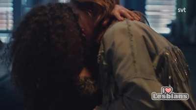 Jennie Silfverhjelm & Siham Shurafa (Lea - s01e01)