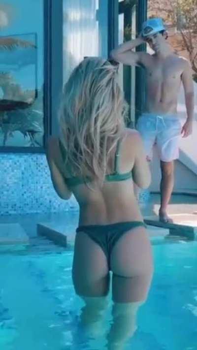 Goddamn that ass 🍑🤤