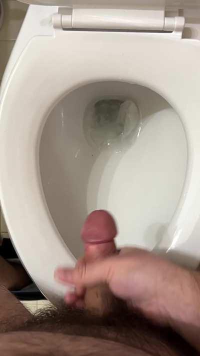 Maybe not the most appealing place to cum, but a load definitely worth sharing