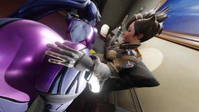 Tracer Gets Widowmaker Over Her Lap