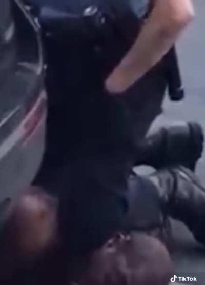 George Floyd: “I CaNT bReatHe MaN”. Ariana Grande: