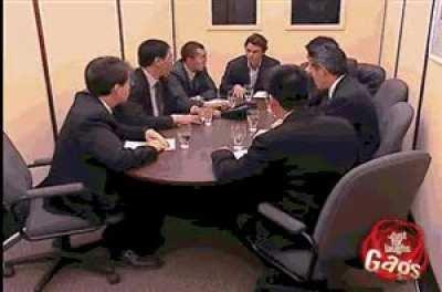 When you accidentally walk into your roommates Zoom Meeting