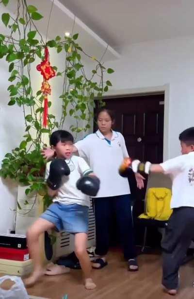 Lil homie would of knocked her out if he was going 100%