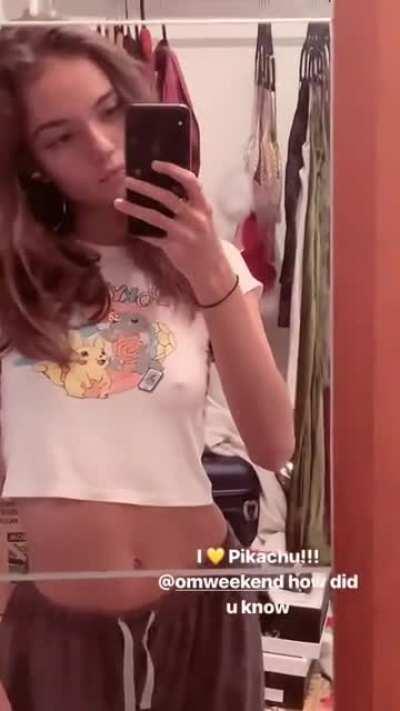 Inka Williams effortlessly Braless. I must confess I am astounded by her simple beauty.