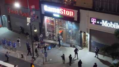 Union Square GameStop looted a 2nd night