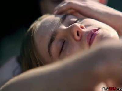 Clara Galle Nude - A Través Del Mar (2023)