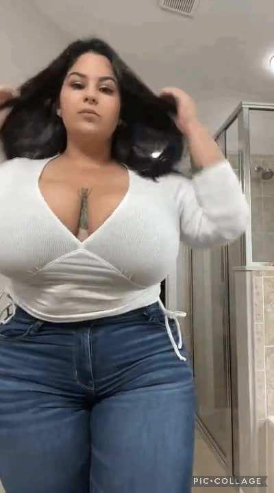 She got that delicious thickness 🤤