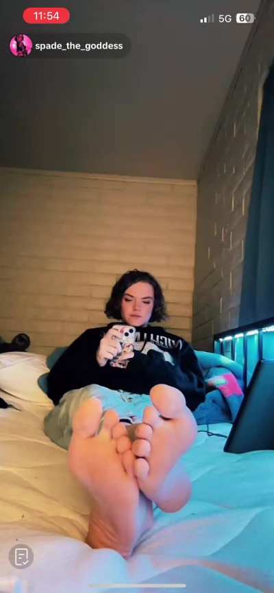 @spade_the_goddess live right now 