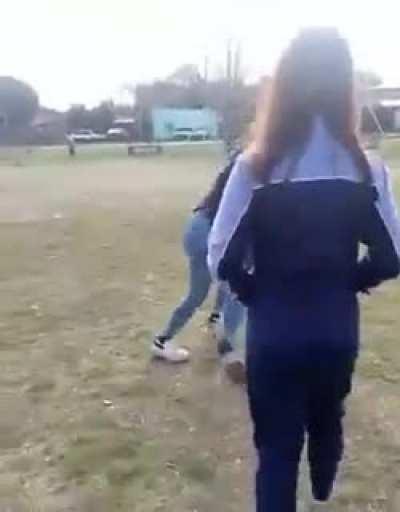 La Plata: Una mujer promueve peleas callejeras en las que hace combatir a su hija