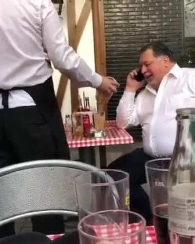 Recuerden: No tomen mucho refresco, porqué hace mucho daño.